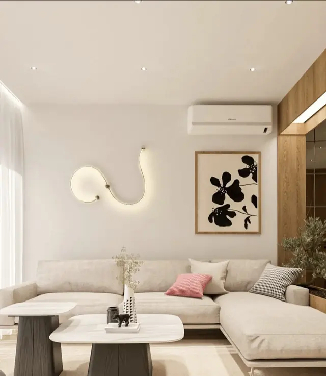 Soggiorno luminoso con divano angolare e applique luminosa