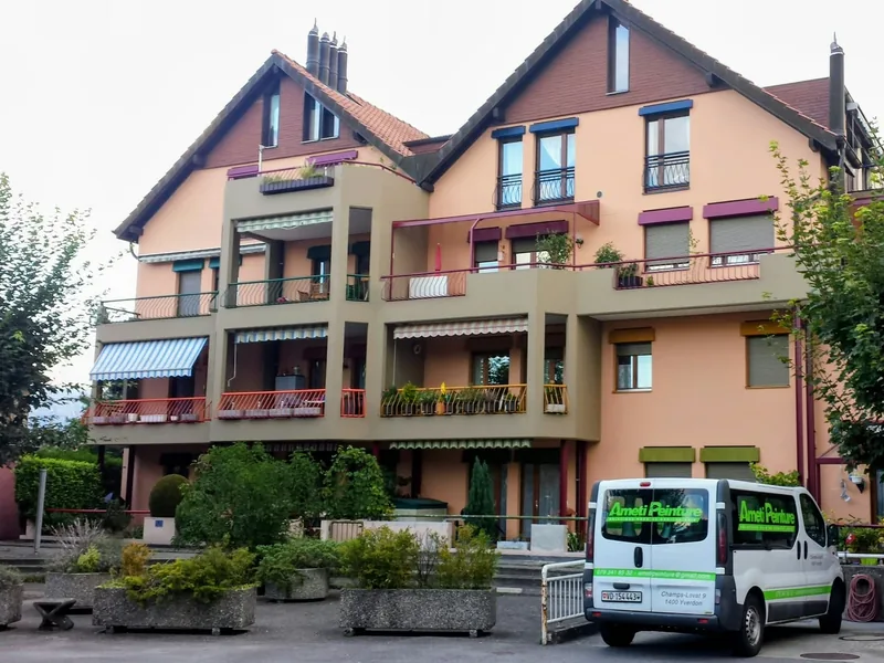 Edificio e furgone di Ameti Peinture